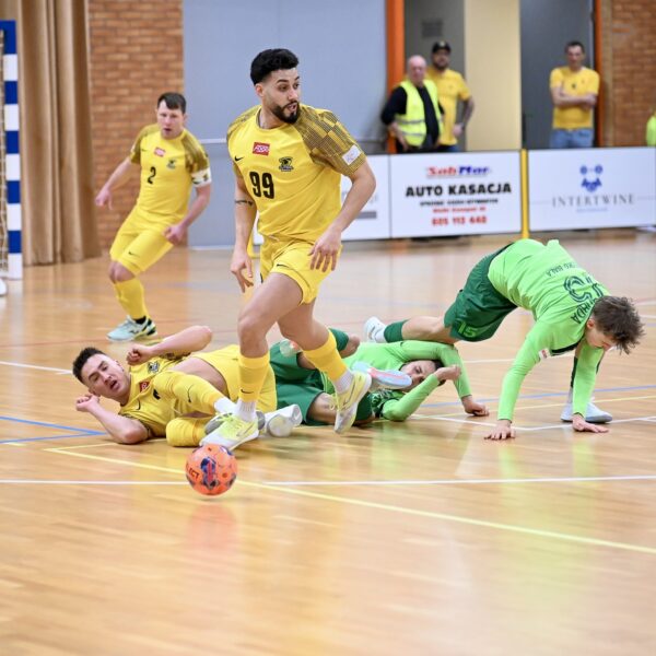 Rekord wygrywa w Świeciu 4:0, hat-trick Mikołaja Zastawnika