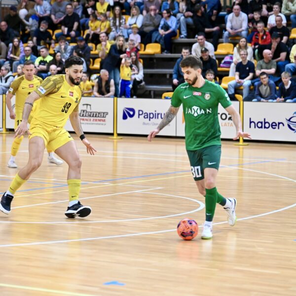 Śląsk zrewanżował się „Panterom”, Świecie wciąż niepewne utrzymania